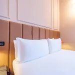 Crescenzio 74 Boutique By Ghor بيت ضيافة